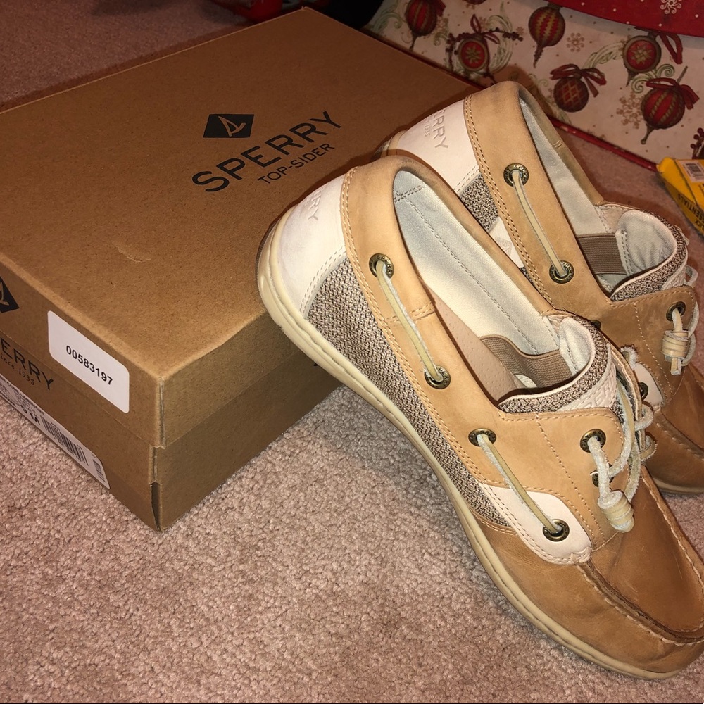 NEW SPERRY SHOES